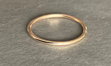 Load image into Gallery viewer, Simple Round Gold Ring