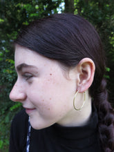 Load image into Gallery viewer, waxberry simple hoops- silver