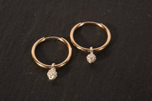 Load image into Gallery viewer, waxberry simple hoops- silver