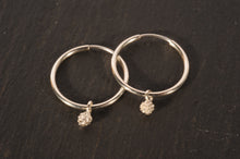 Load image into Gallery viewer, waxberry simple hoops- silver