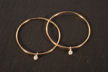 Load image into Gallery viewer, waxberry simple hoops- silver
